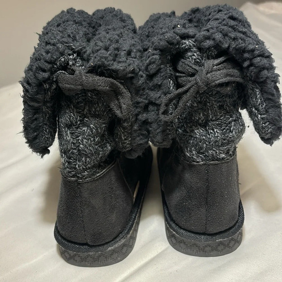MUK LUKS BLACK FOLD OVER TALL BOOT
Cable Knit Winter Women’s size 7 - Picture 10 of 11